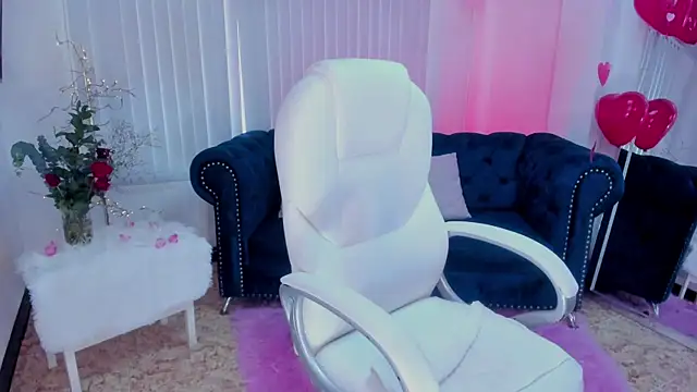 naomii campbell  online show from February 14, 2025, 7:02 pm