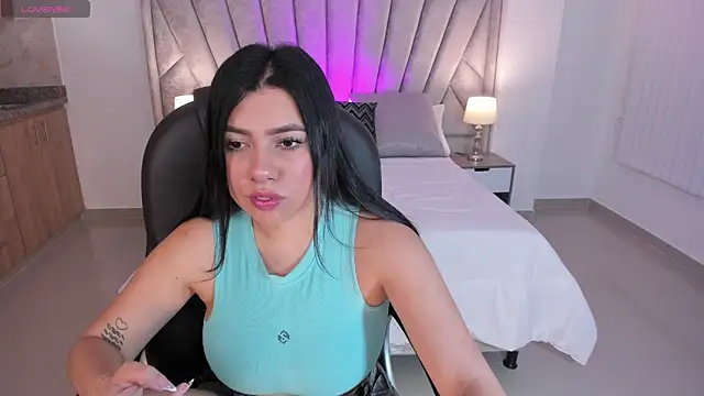 naomii campbell  online show from September 18, 2025, 4:42 pm