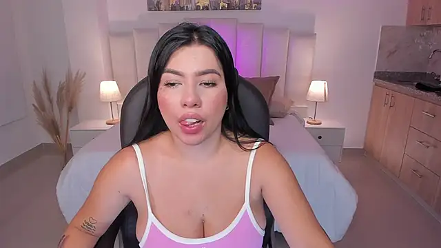 naomii campbell  online show from November 27, 2025, 2:41 pm