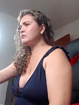 helenca43 online show from February 25, 2025, 2:44 pm