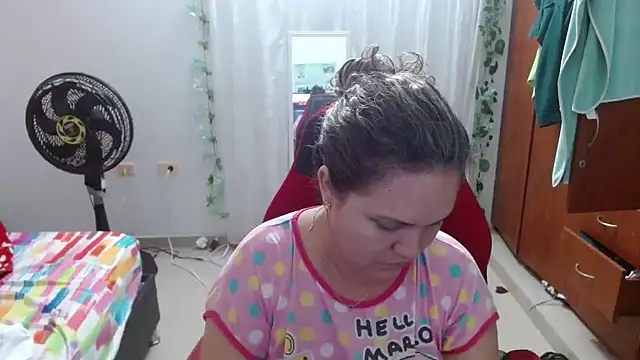 helenca43 online show from September 18, 2025, 10:17 am