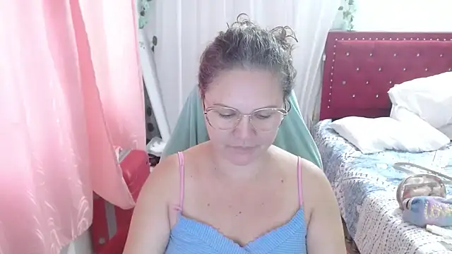 helenca43 online show from September 24, 2025, 11:02 am