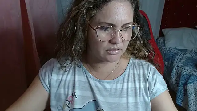 helenca43 online show from September 25, 2025, 11:19 pm