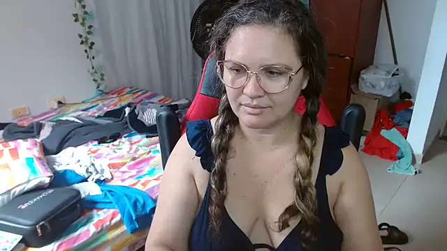 helenca43 online show from February 23, 2026, 1:52 pm