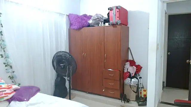 helenca43 online show from February 28, 2026, 10:16 am