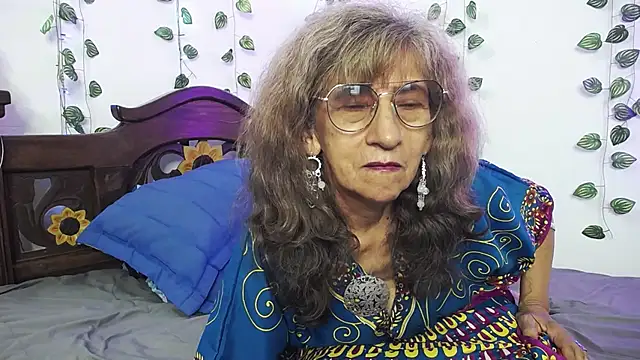 DominaLeona online show from March 19, 2025, 5:08 am