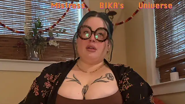 MissBika online show from March 7, 2025, 12:15 am