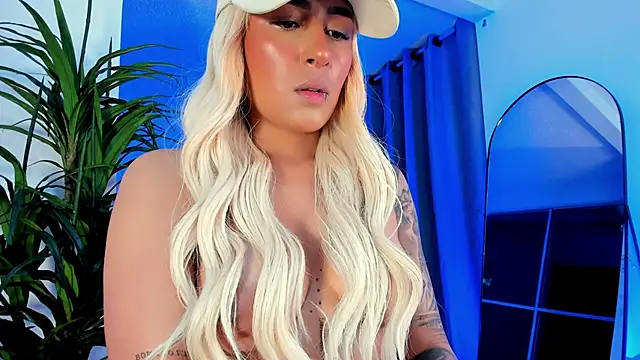 Snapshot of EviePhoenix chatting on October 13, 2025, 11:16 pm EviePhoenix online show from October 13, 2025, 11:16 pm