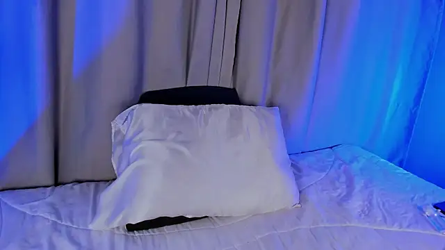 EviePhoenix online show from April 23, 2026, 9:06 pm