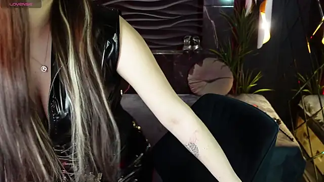 Lily Moonlight online show from March 20, 2025, 10:32 am