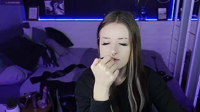 Lily Moonlight online show from March 21, 2025, 7:33 am