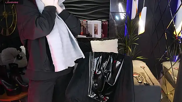 Lily Moonlight online show from February 25, 2026, 7:07 am