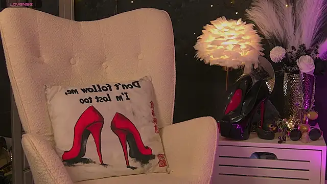 ZoeMesmerize online show from September 12, 2025, 3:23 pm