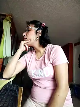 Im Alma  online show from March 11, 2025, 1:01 pm