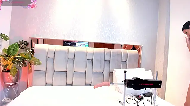 RoseTaylor   online show from September 24, 2025, 5:22 am