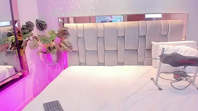 RoseTaylor   online show from November 9, 2025, 4:33 am