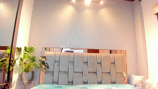 RoseTaylor   online show from April 3, 2026, 5:05 am