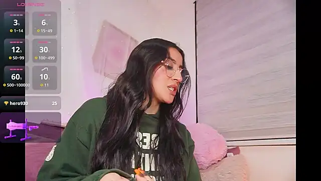 leila petitee  online show from October 12, 2025, 11:20 am