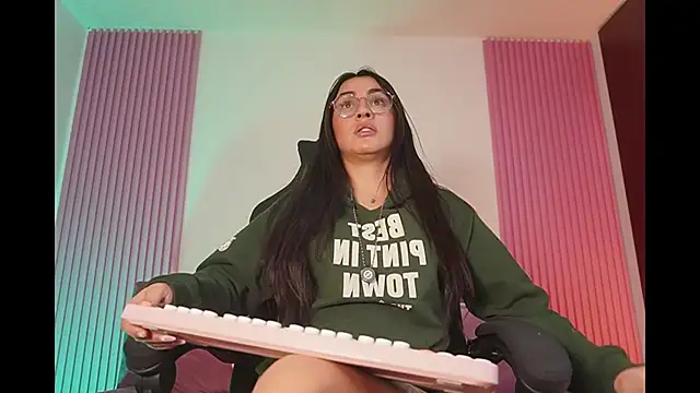 leila petitee  online show from February 22, 2026, 11:31 am