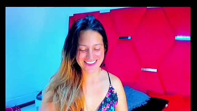 GiaRoussel online show from January 31, 2025, 3:44 pm