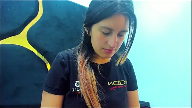 GiaRoussel online show from February 25, 2025, 1:39 pm