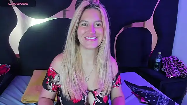 Snapshot of GiaRoussel chatting on February 8, 2026, 4:21 pm GiaRoussel online show from February 8, 2026, 4:21 pm