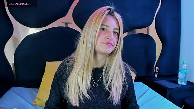 Snapshot of GiaRoussel chatting on February 12, 2026, 4:02 pm GiaRoussel online show from February 12, 2026, 4:02 pm