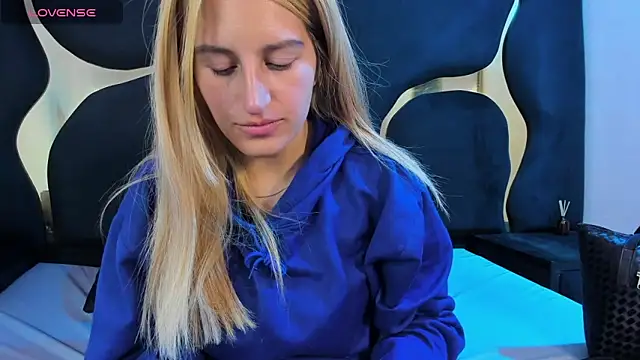 Snapshot of GiaRoussel chatting on February 15, 2026, 4:25 pm GiaRoussel online show from February 15, 2026, 4:25 pm