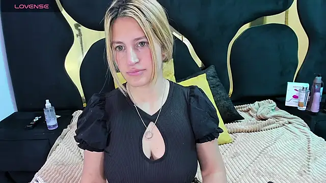 Snapshot of GiaRoussel chatting on February 25, 2026, 5:00 pm GiaRoussel online show from February 25, 2026, 5:00 pm