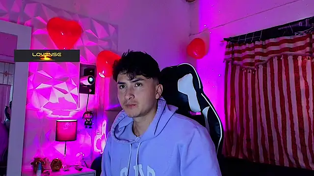 santyago taylor online show from February 24, 2025, 7:09 pm