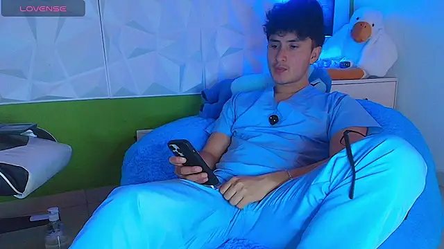 santyago taylor online show from September 12, 2025, 6:41 pm