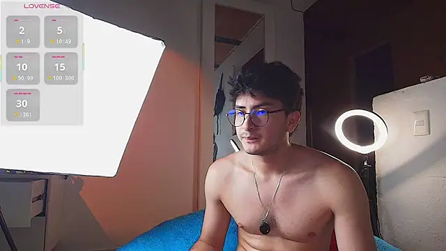 Snapshot of santyago_taylor chatting on May 19, 2026, 1:56 am santyago taylor online show from May 19, 2026, 1:56 am