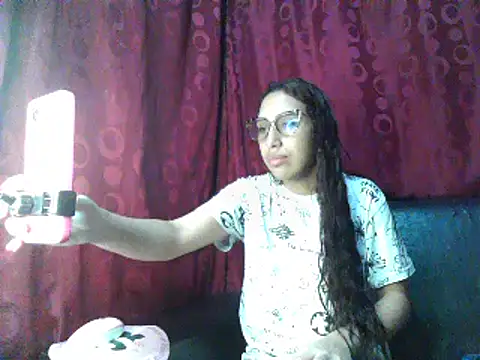 ifeelverywet andhot online show from January 4, 2025, 4:32 pm