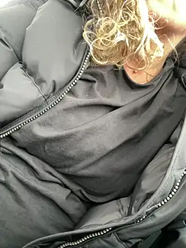 JenniLowen online show from February 4, 2025, 12:33 pm