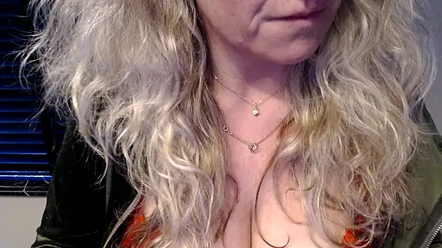 JenniLowen online show from March 3, 2025, 2:26 pm