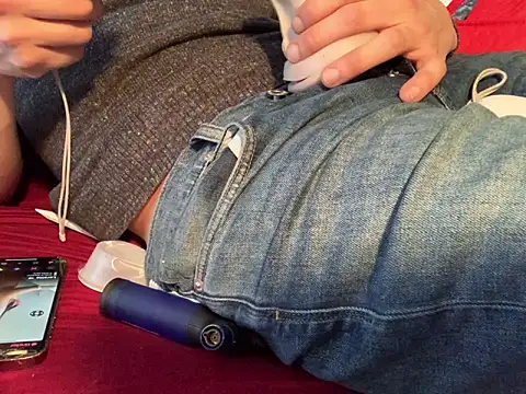 skatebored online show from March 7, 2025, 11:27 pm