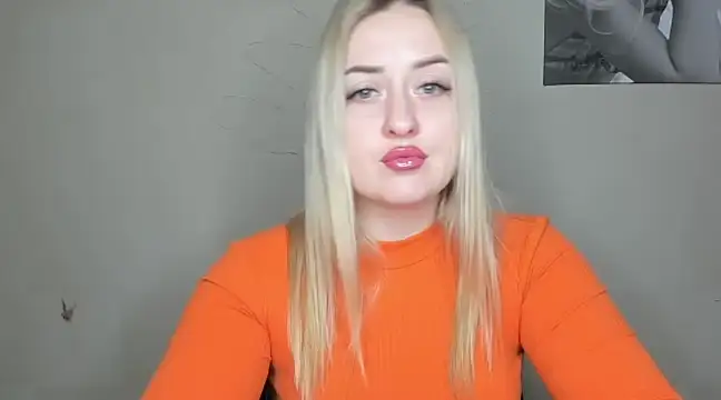 KennaJamess8 online show from December 18, 2024, 3:44 pm