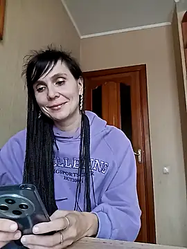 Francenia lolis online show from February 3, 2025, 8:02 am