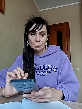 Francenia lolis online show from February 3, 2025, 1:30 pm