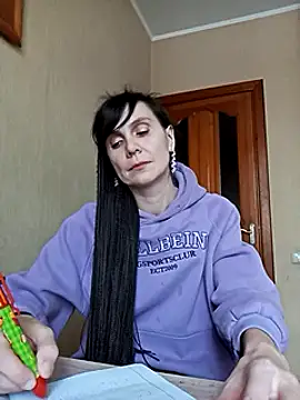 Francenia lolis online show from February 4, 2025, 9:17 am