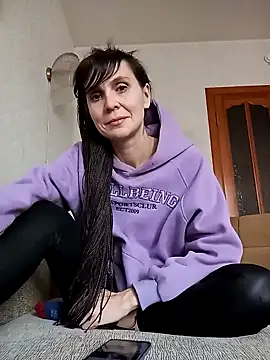 Francenia lolis online show from February 5, 2025, 1:44 pm