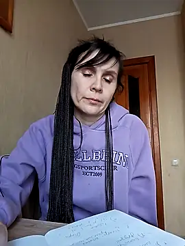 Francenia lolis online show from February 6, 2025, 8:18 am