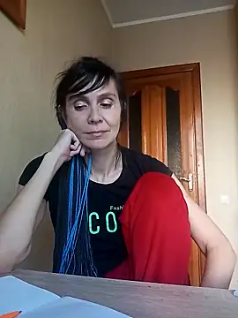 Francenia lolis online show from September 24, 2025, 7:01 am