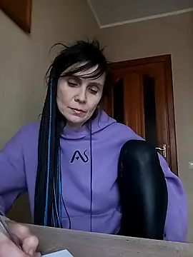 Francenia lolis online show from November 29, 2025, 8:50 am