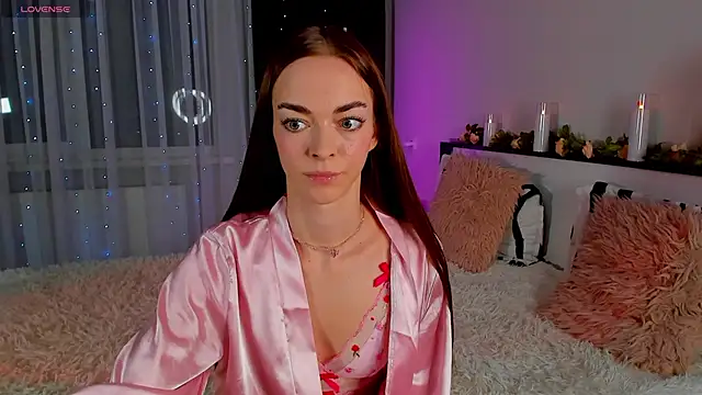 Undertheskin online show from March 15, 2025, 6:43 pm