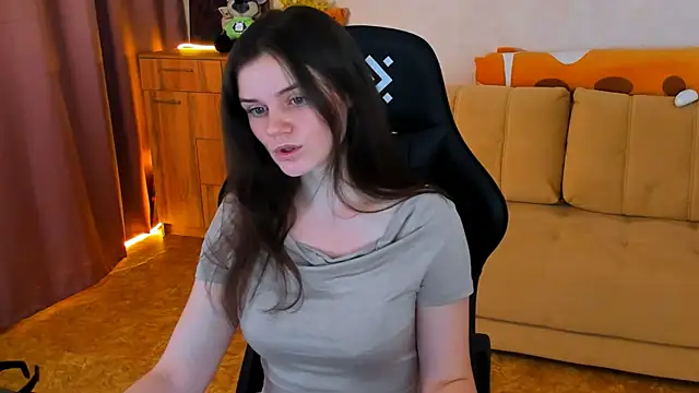 Lora Cain online show from December 7, 2024, 1:51 pm