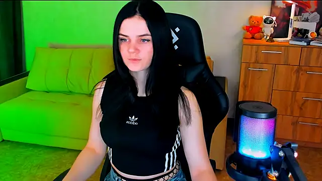 Lora Cain online show from February 11, 2025, 4:46 pm