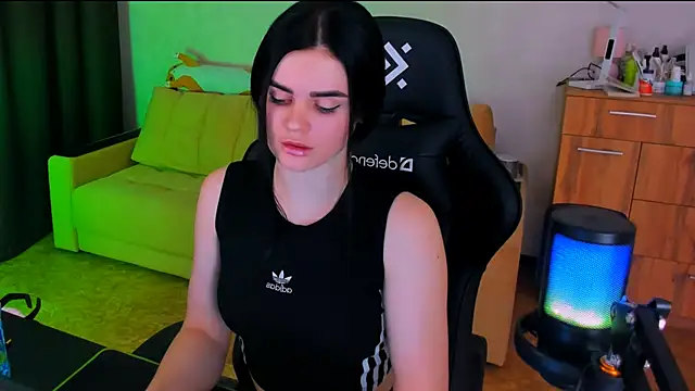 Lora Cain online show from March 5, 2025, 2:34 pm