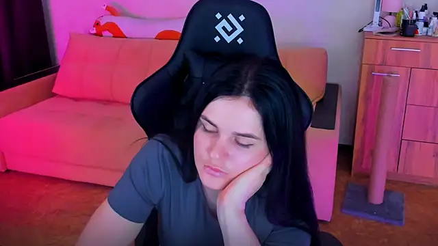 Lora Cain online show from March 11, 2025, 4:07 pm