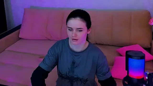 Lora Cain online show from March 15, 2025, 3:48 pm